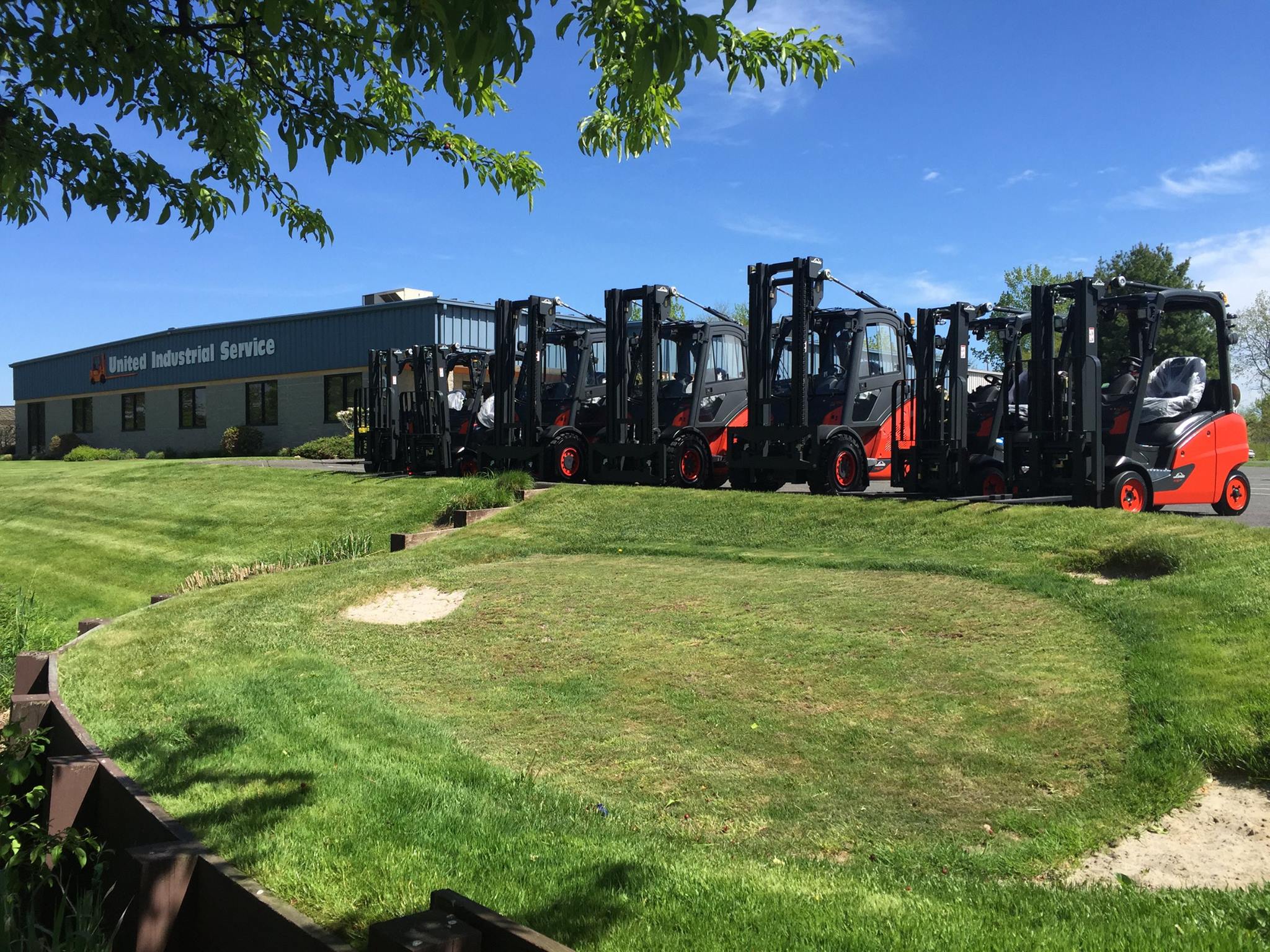 Brandfetch United Industrial Service Incorporated Logos & Brand Assets